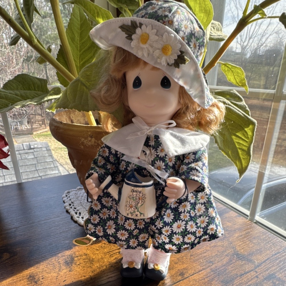 Vintage 1995 Precious Moments‎ Flower Friends Daisy Doll 12" w/ Watering Can